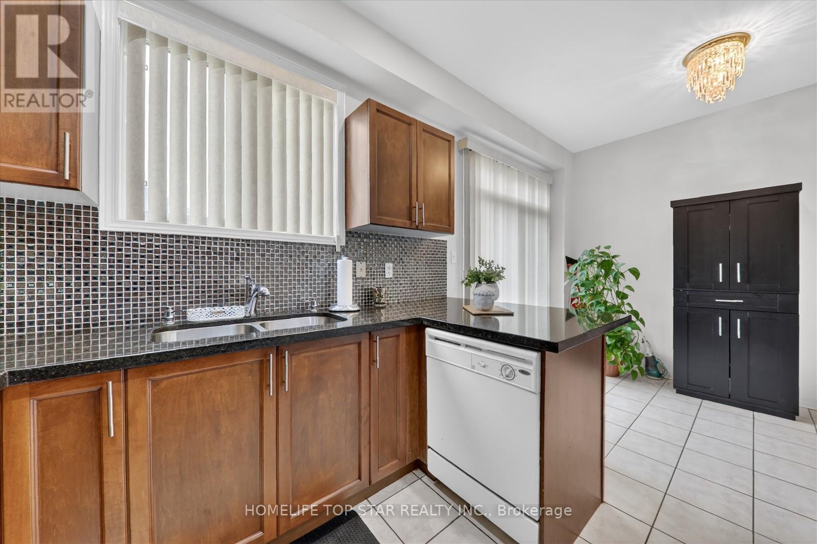 27 LAHORE CRESCENT - 17