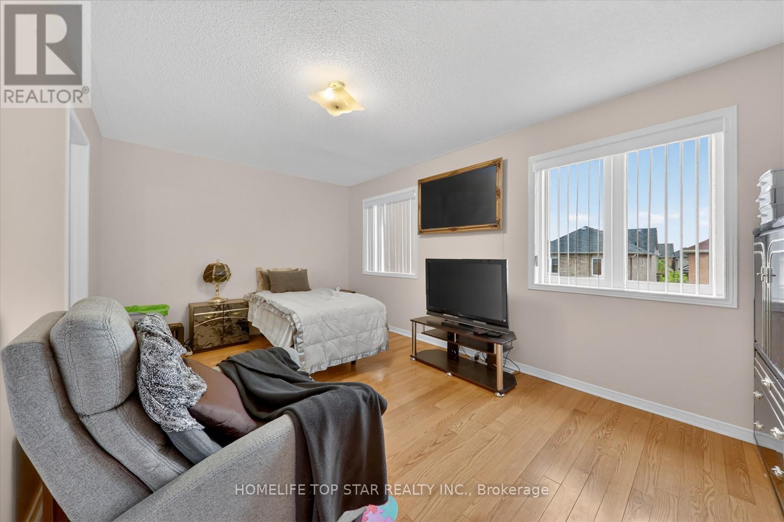 27 LAHORE CRESCENT - 19