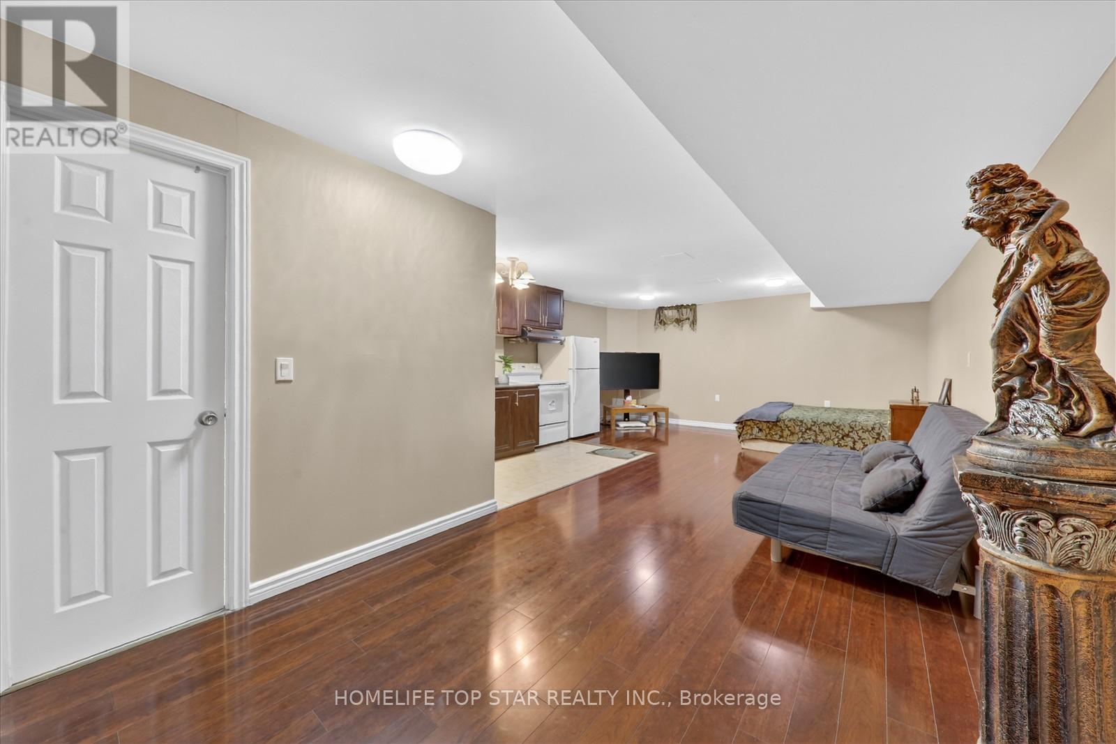 27 LAHORE CRESCENT - 31