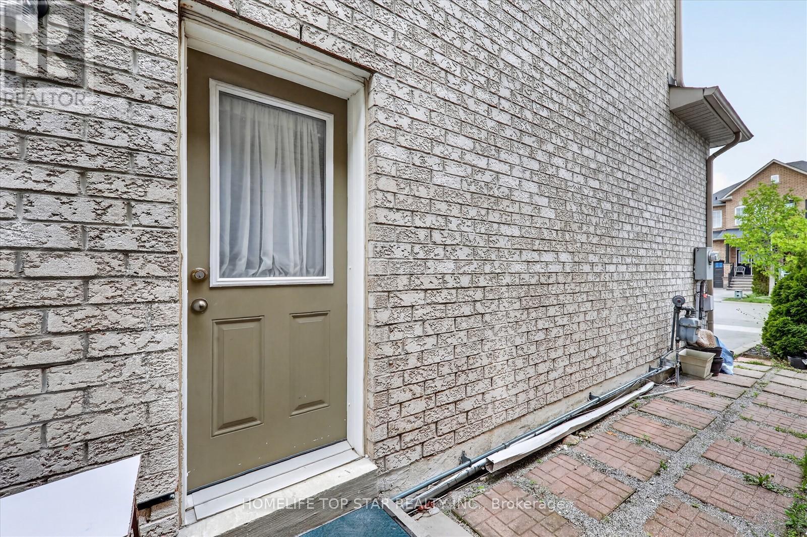 27 LAHORE CRESCENT - 36