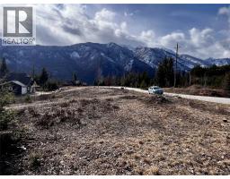 247 Fullmoon Road, Rosebery, BC V0G1S1 Photo 9