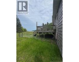 Bath (# pieces 1-6) - 208 Whistle Road, Grand Manan, NB E5G1B5 Photo 9