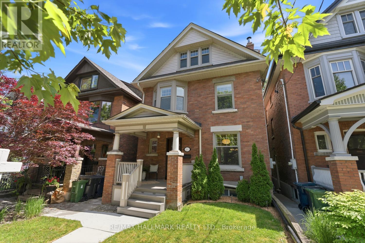Listing photo of 217 HUMBERSIDE AVENUE