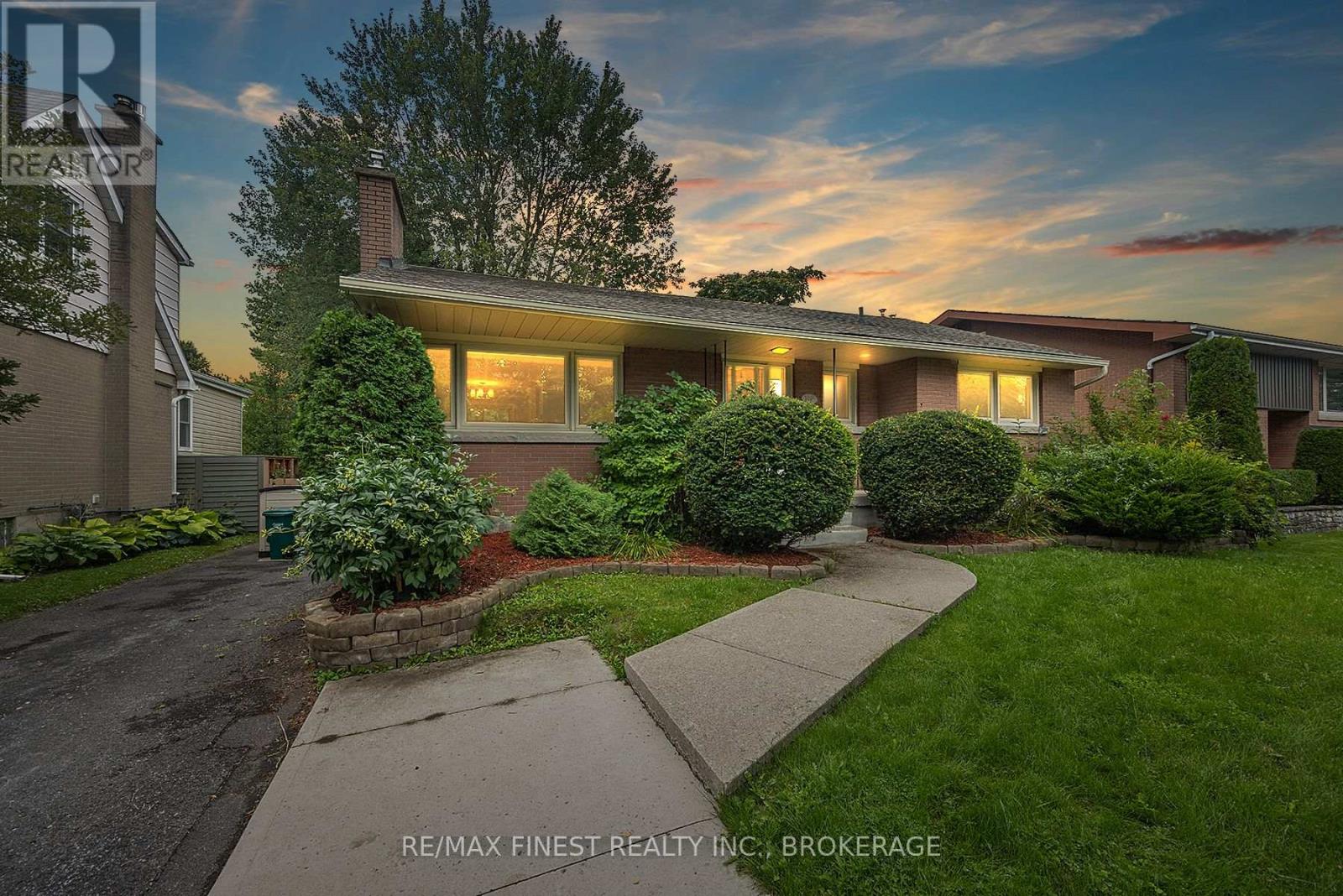 140 LIDDELL CRESCENT - 1