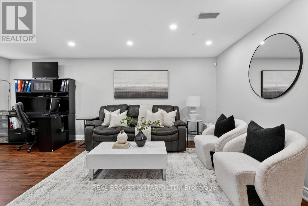16 OLD CARRIAGE ROAD - 30
