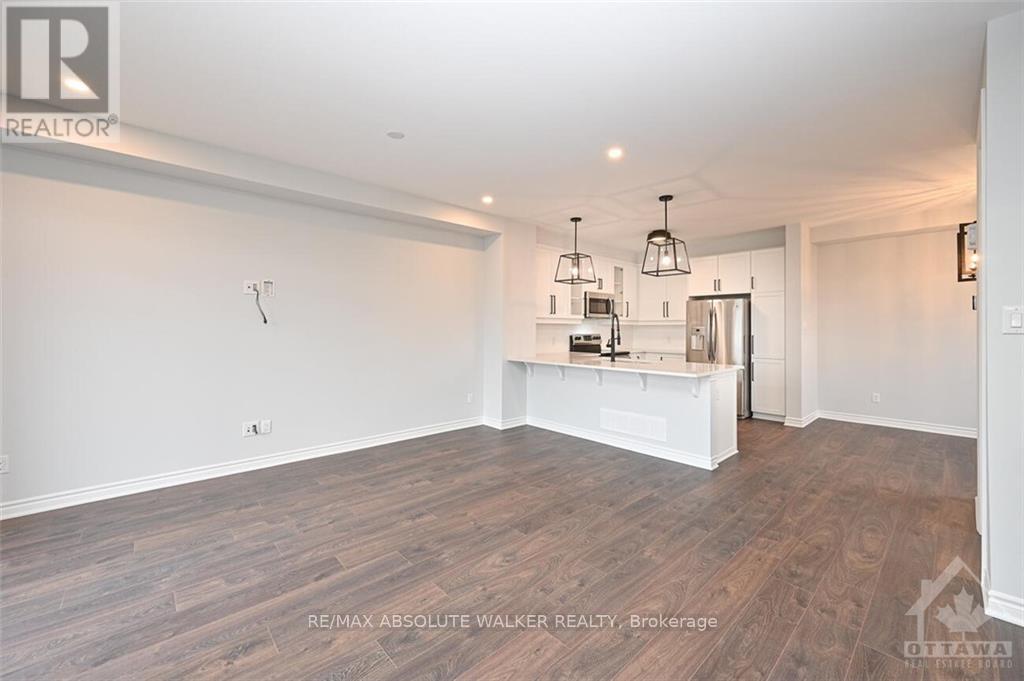 2 Bed, 3 Bath House for Rent in Ottawa – 321 SQUADRON CRESCENT, Ottawa – MLS# X13421070 - Image 13