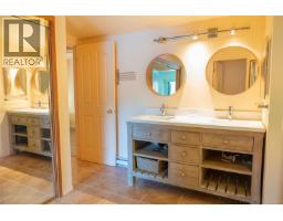 7911 Bedwell Dr, Pender Island, BC V0N2M2 Photo 28