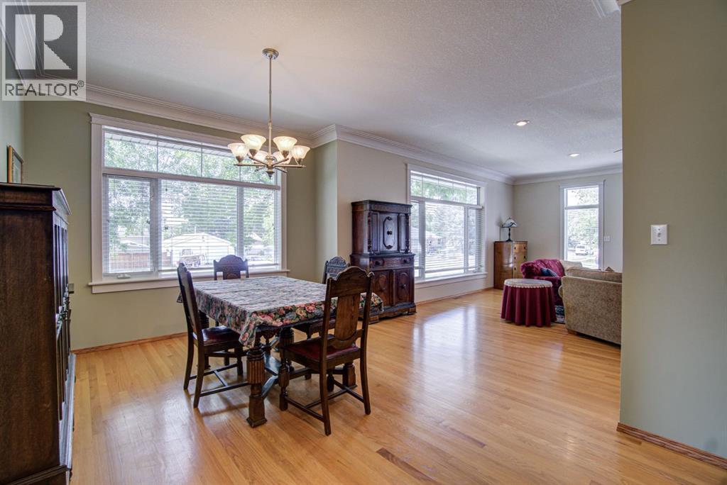 224 52 Avenue W - 12