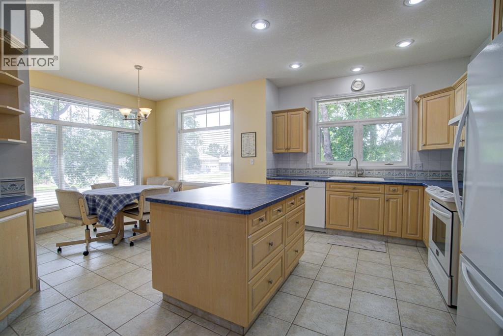 224 52 Avenue W - 6