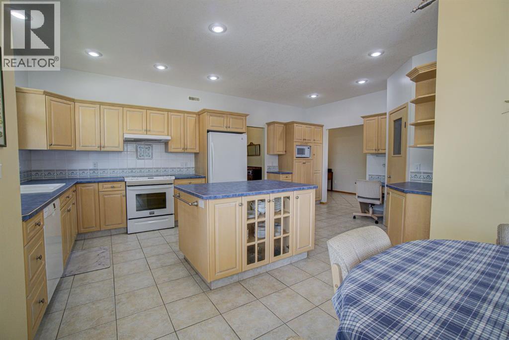 224 52 Avenue W - 8
