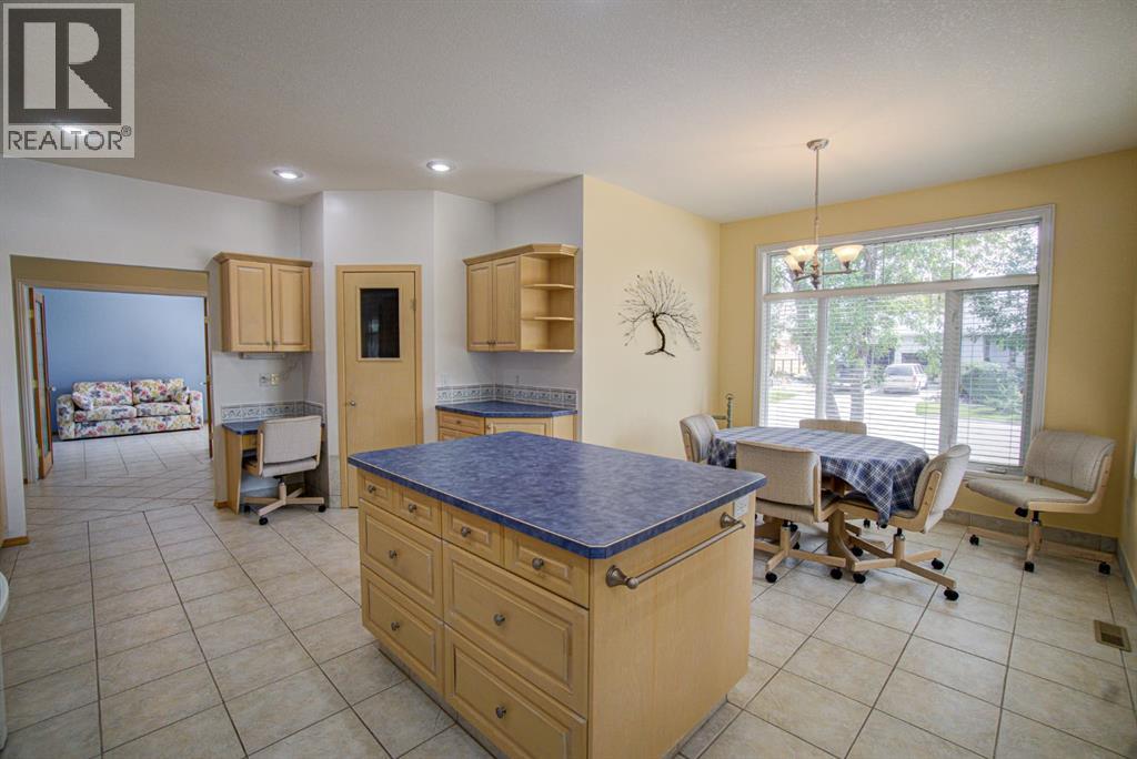 224 52 Avenue W - 10