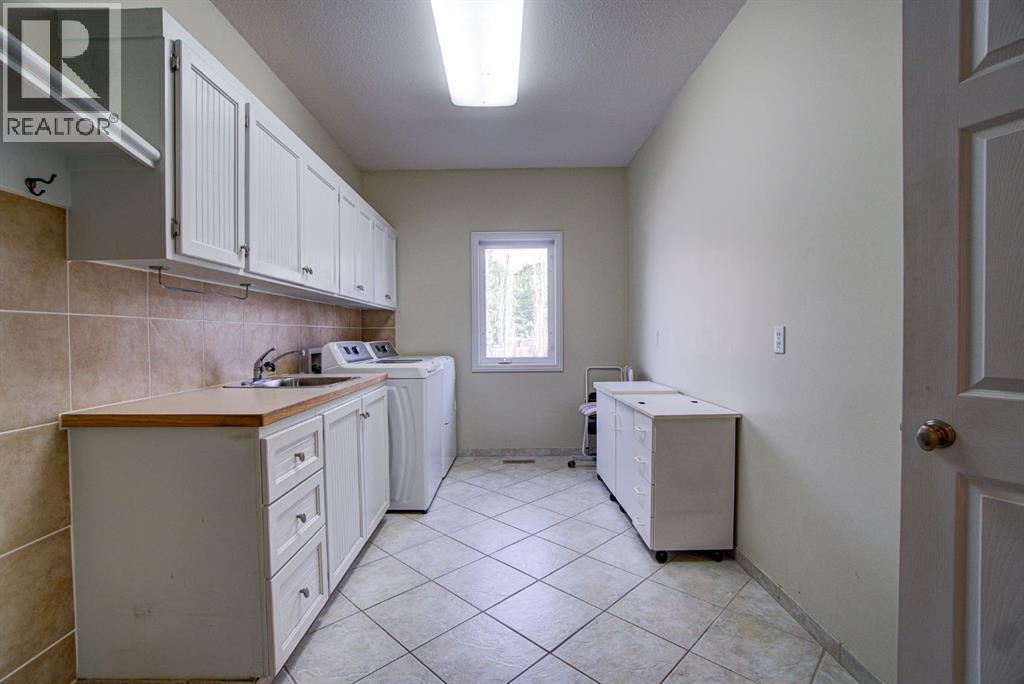 224 52 Avenue W - 22
