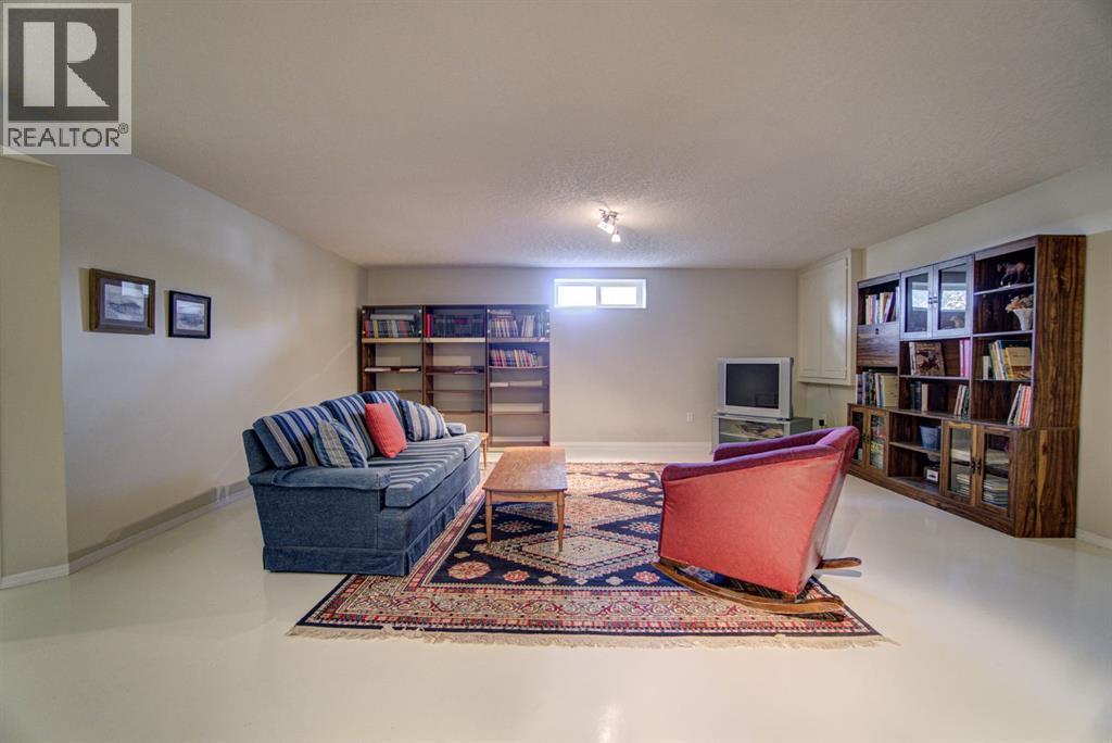 224 52 Avenue W - 36