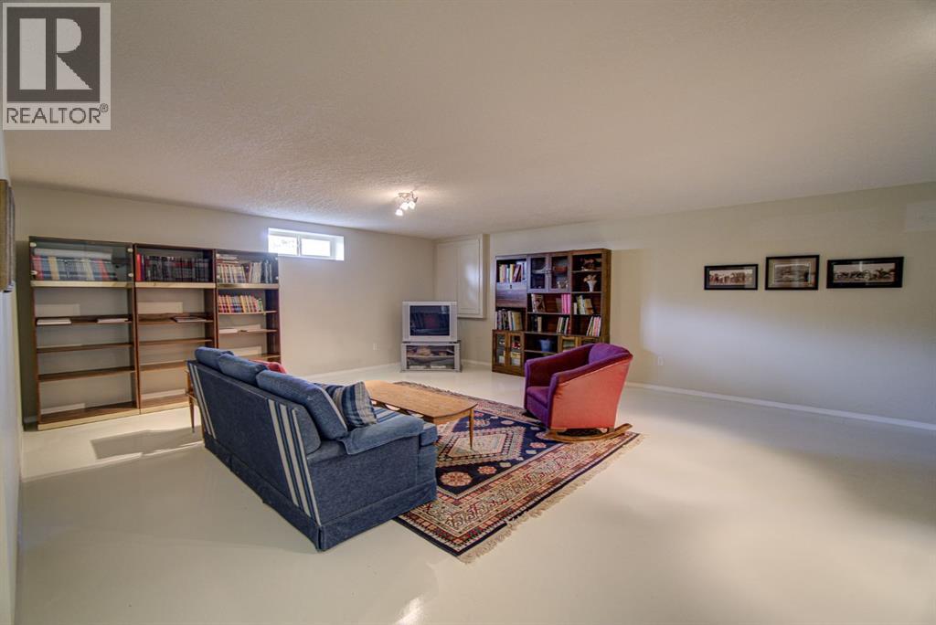 224 52 Avenue W - 37