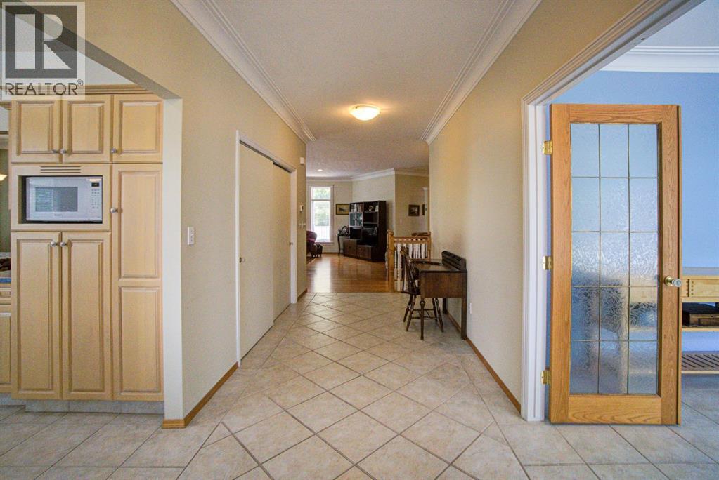 224 52 Avenue W - 4