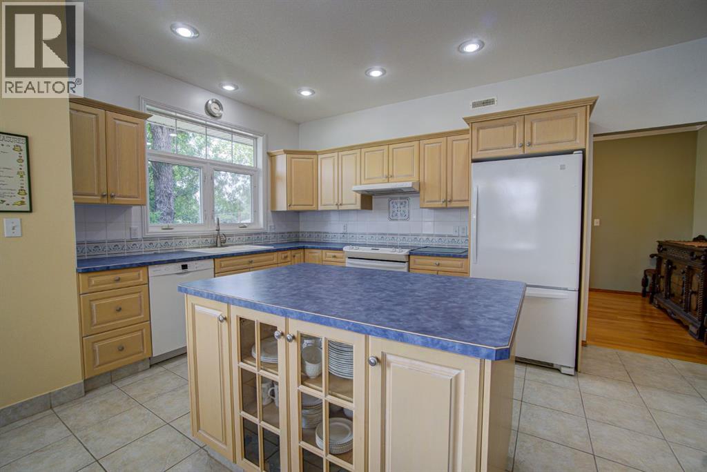224 52 Avenue W - 7