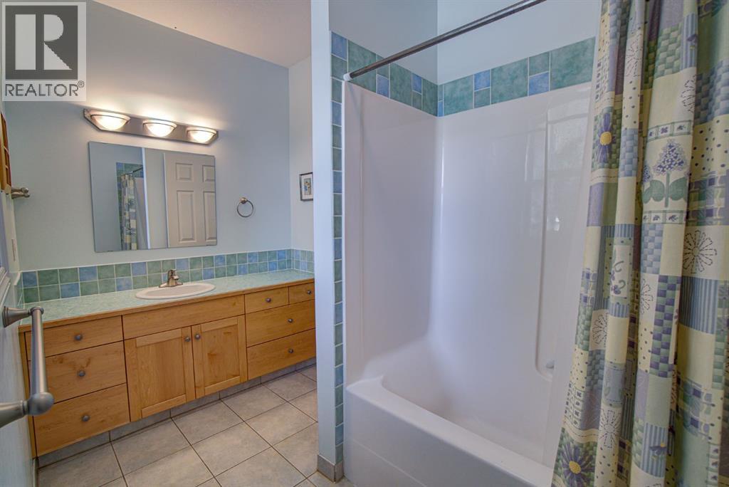 224 52 Avenue W - 19