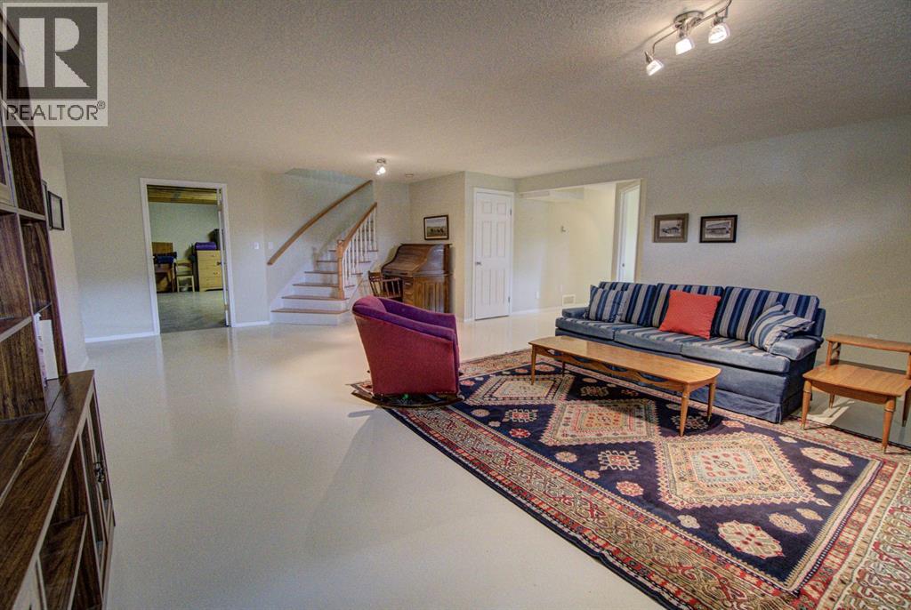 224 52 Avenue W - 38