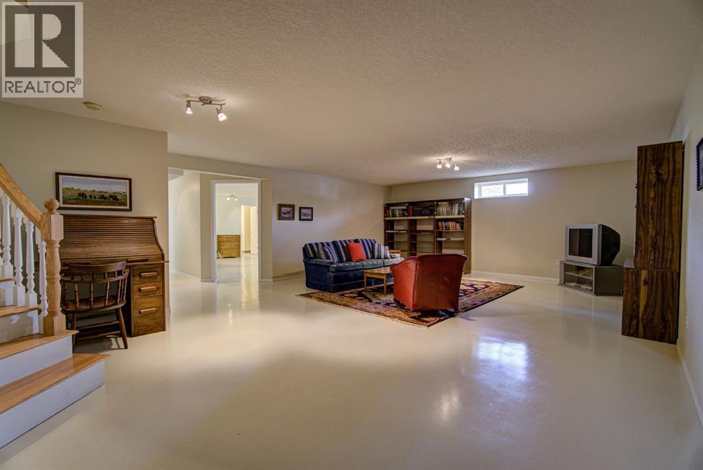 224 52 Avenue W - 35