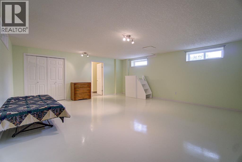224 52 Avenue W - 41