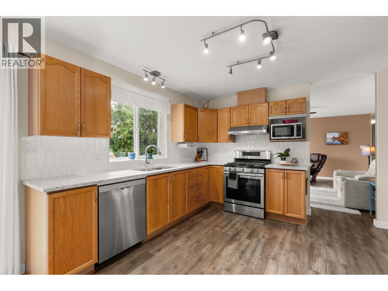 6365 HOMESTEAD AVENUE, Sechelt