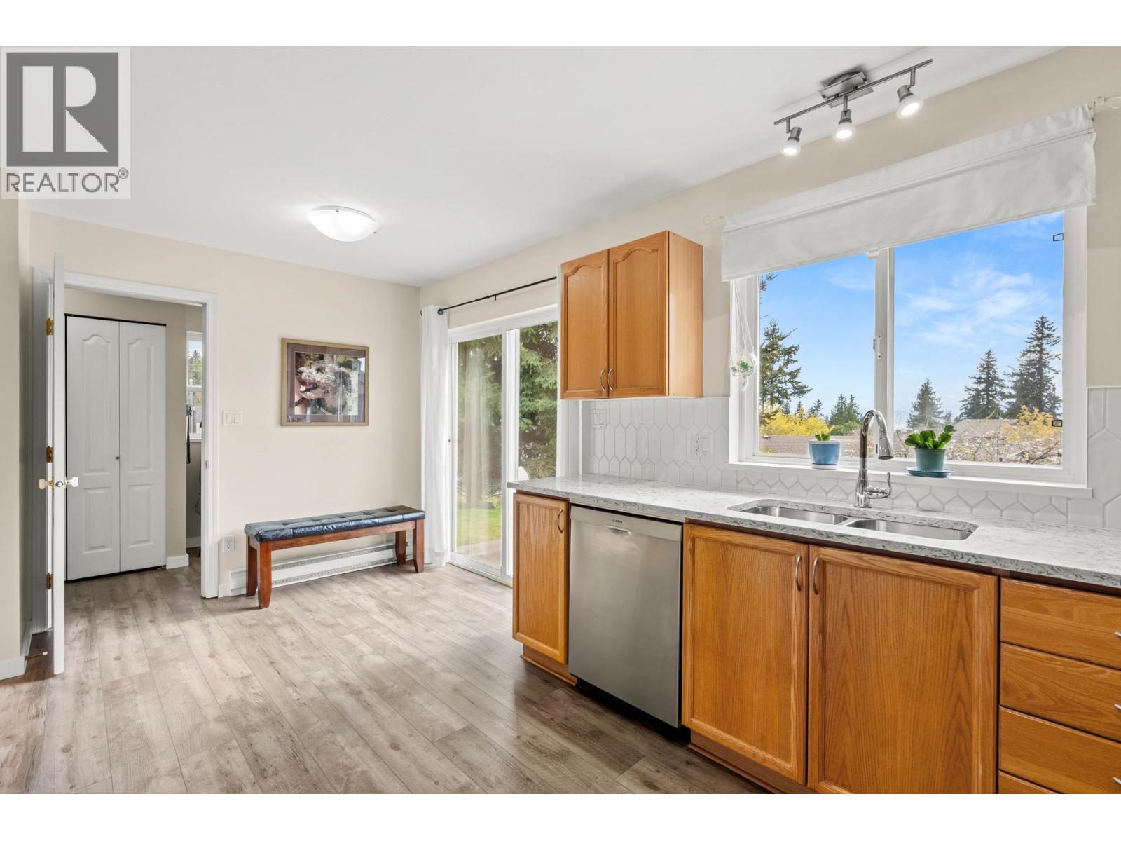 6365 HOMESTEAD AVENUE, Sechelt