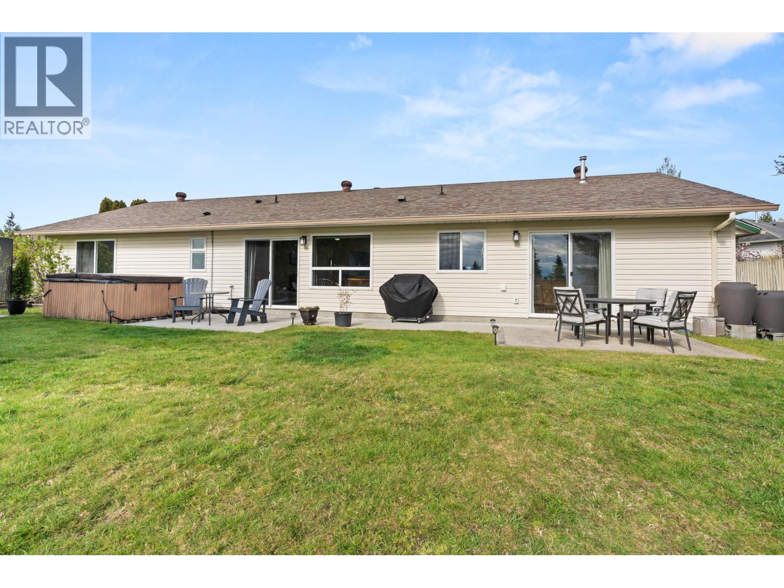 6365 HOMESTEAD AVENUE, Sechelt