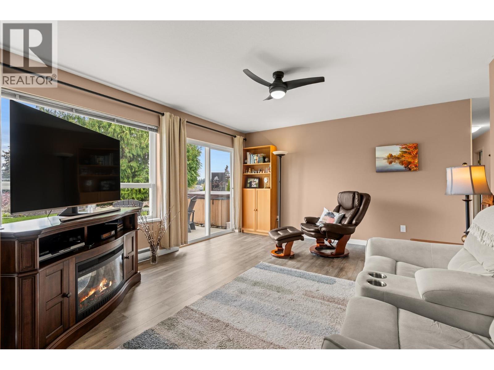 6365 HOMESTEAD AVENUE, Sechelt