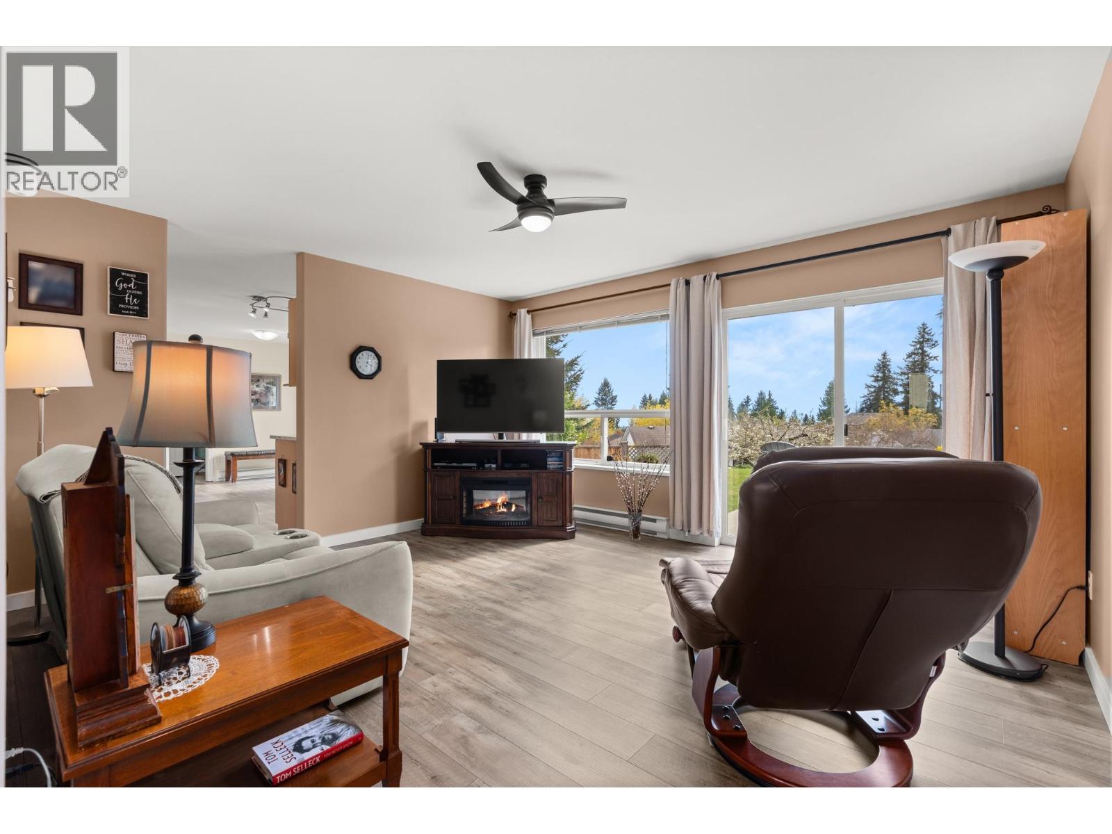6365 HOMESTEAD AVENUE, Sechelt