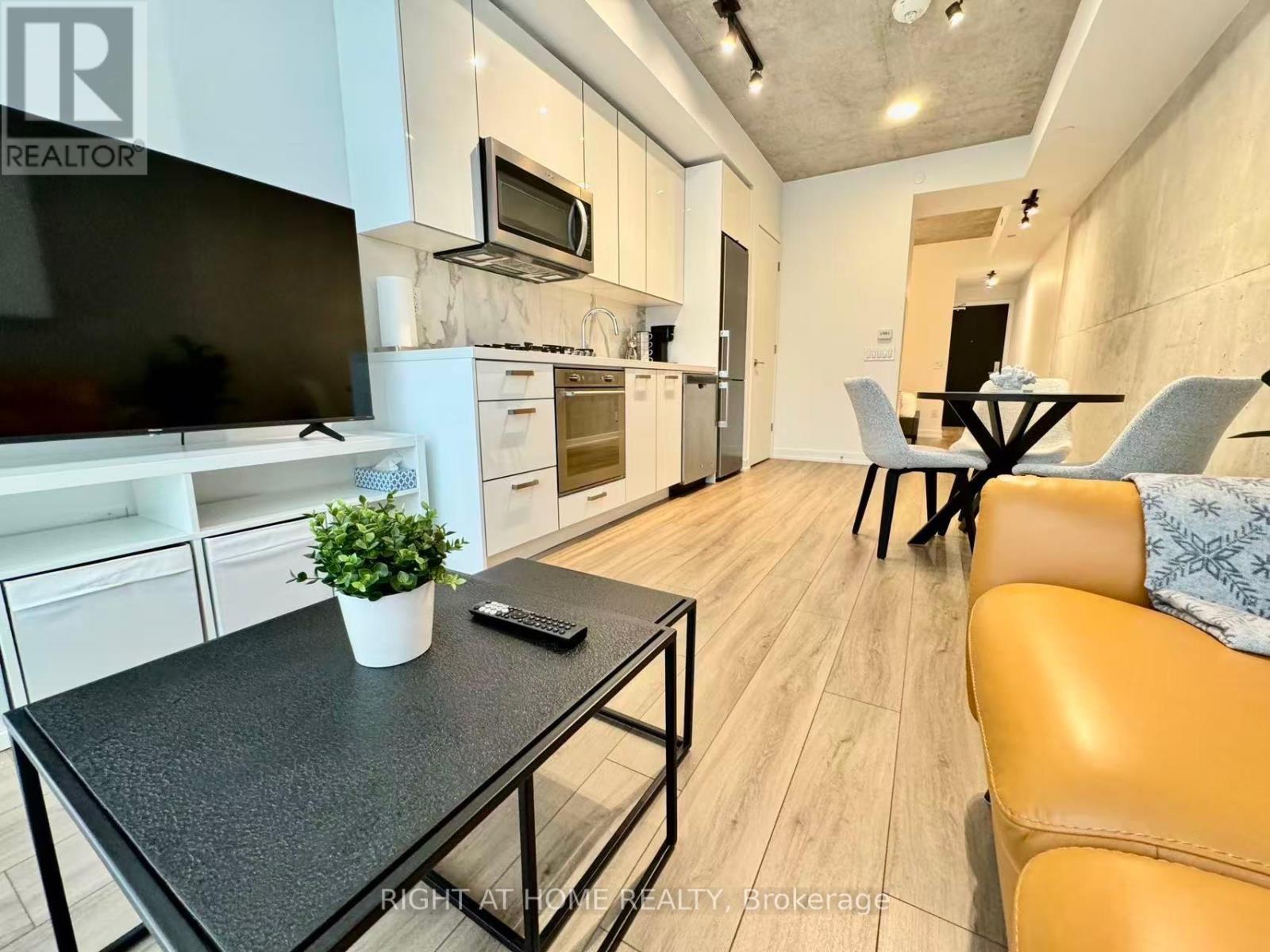 Listing photo of 1007 - 458 RICHMOND STREET W
