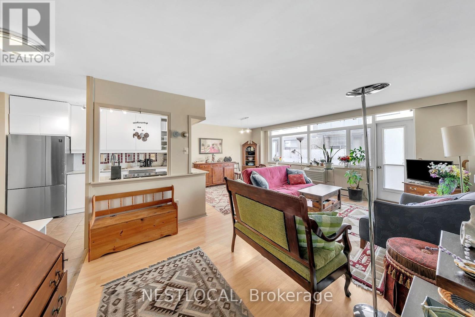 #504 581 AVENUE ROAD AVENUE - 11