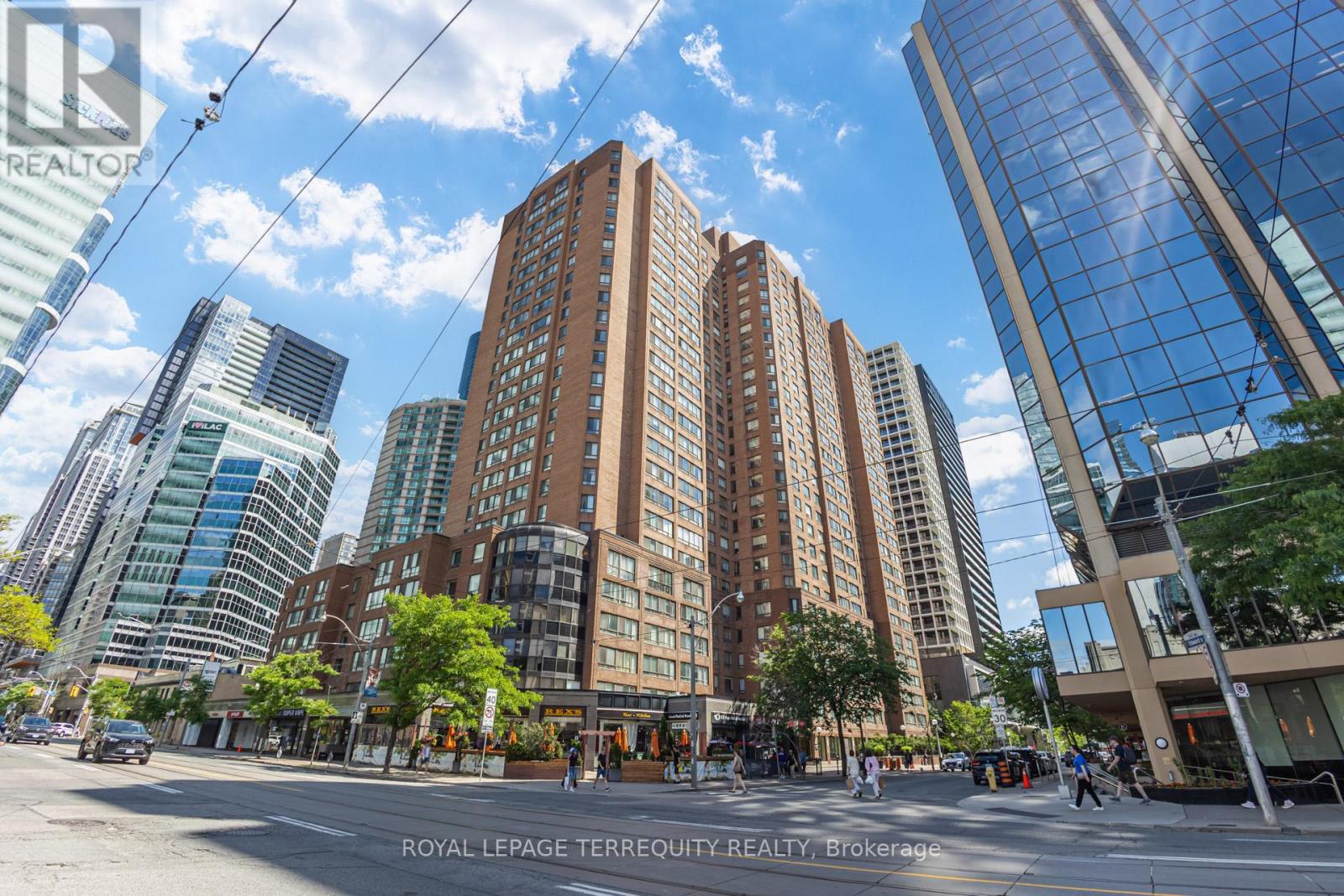 #2302 633 BAY STREET - 1
