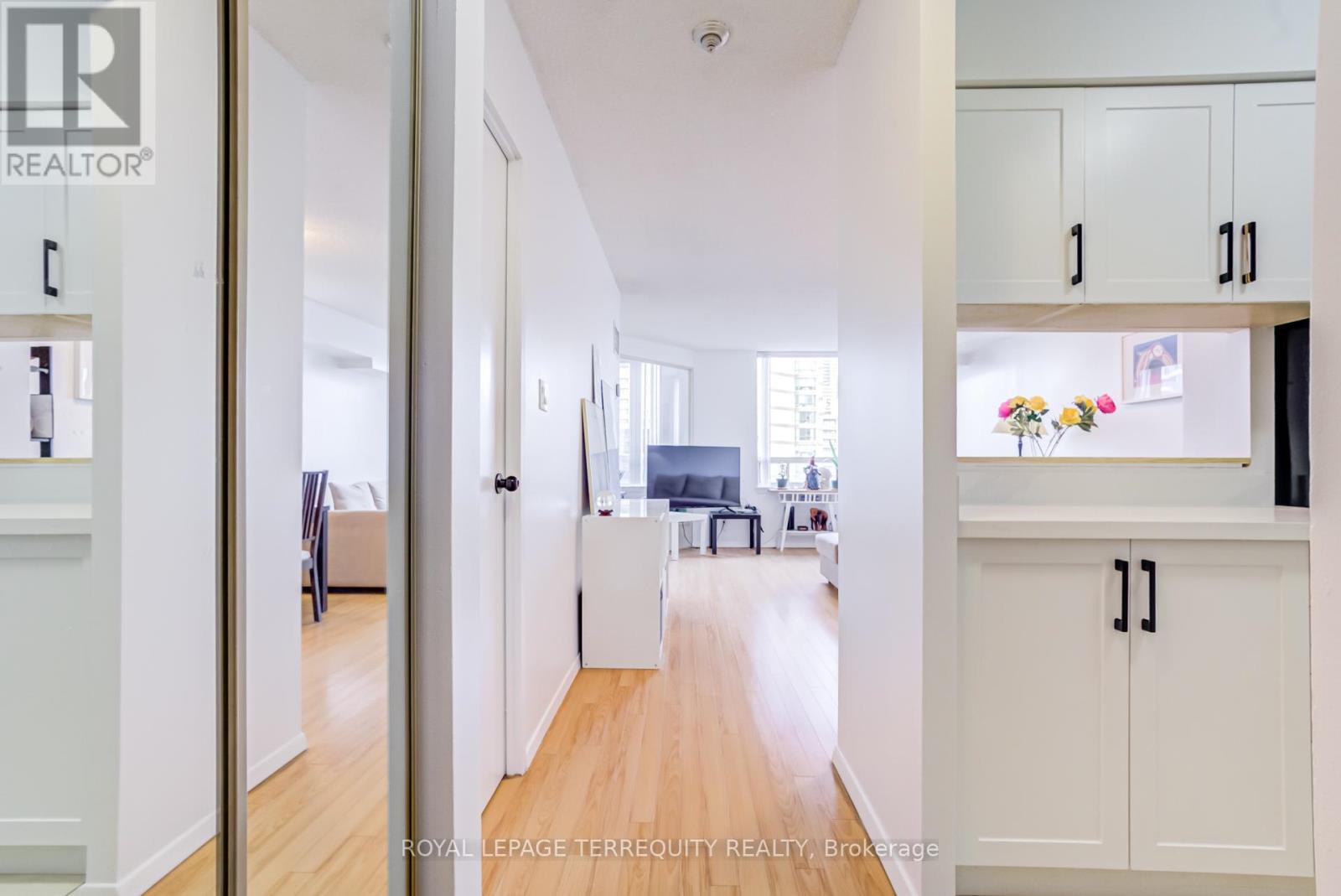 #2302 633 BAY STREET - 10
