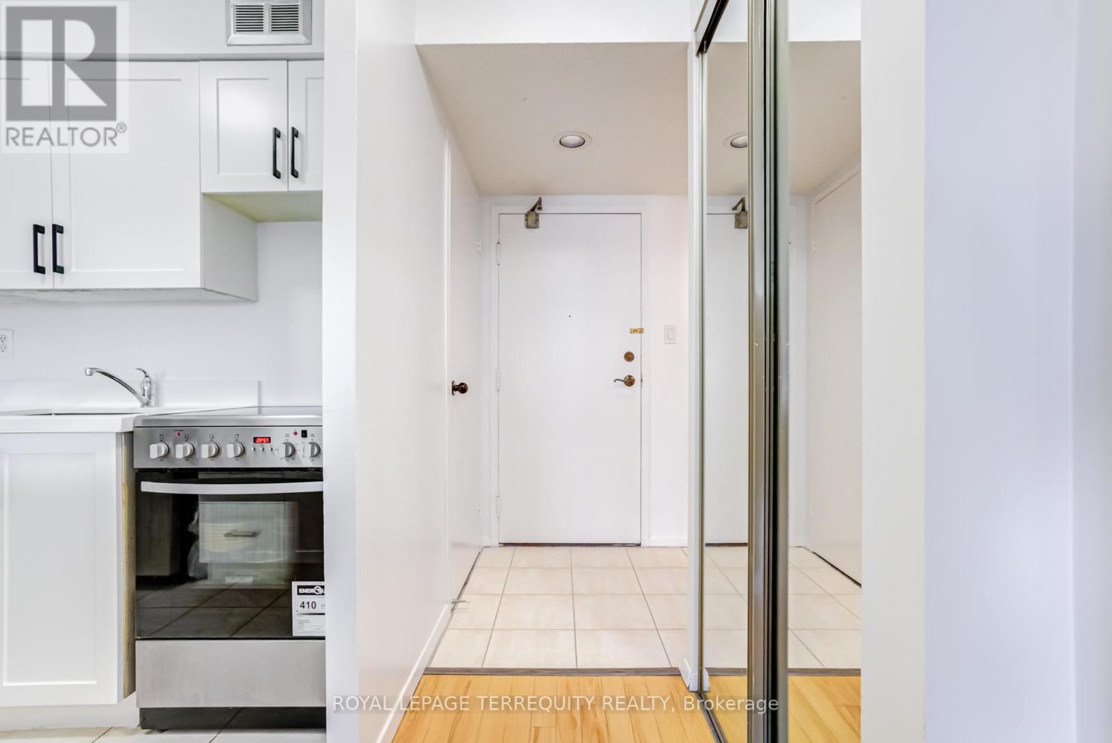 #2302 633 BAY STREET - 11