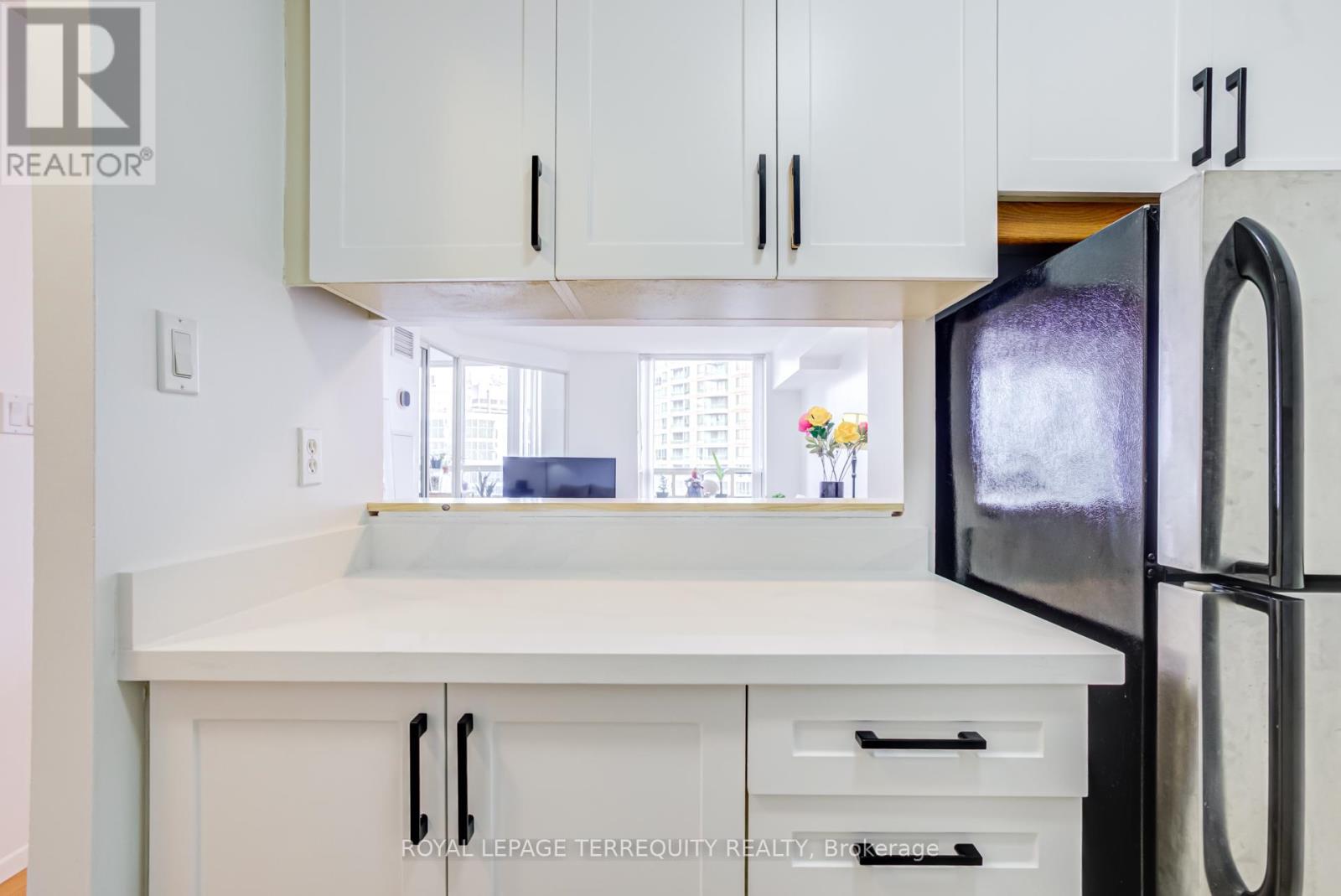#2302 633 BAY STREET - 14