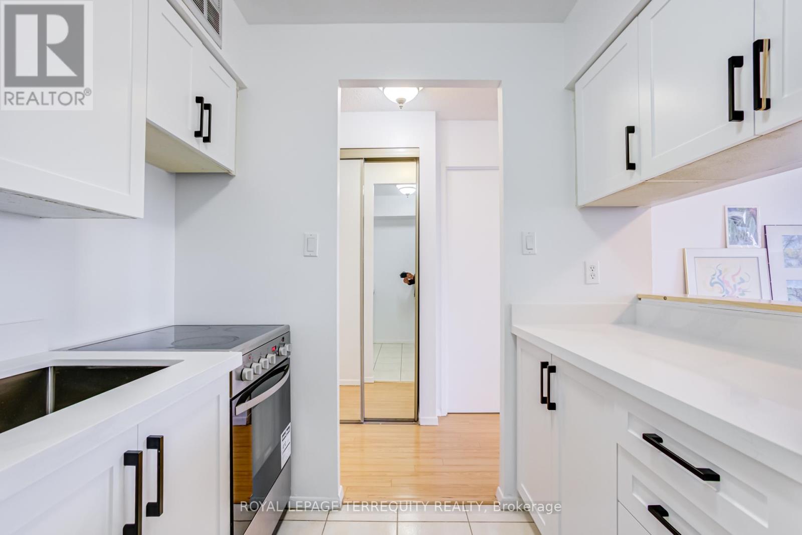 #2302 633 BAY STREET - 15