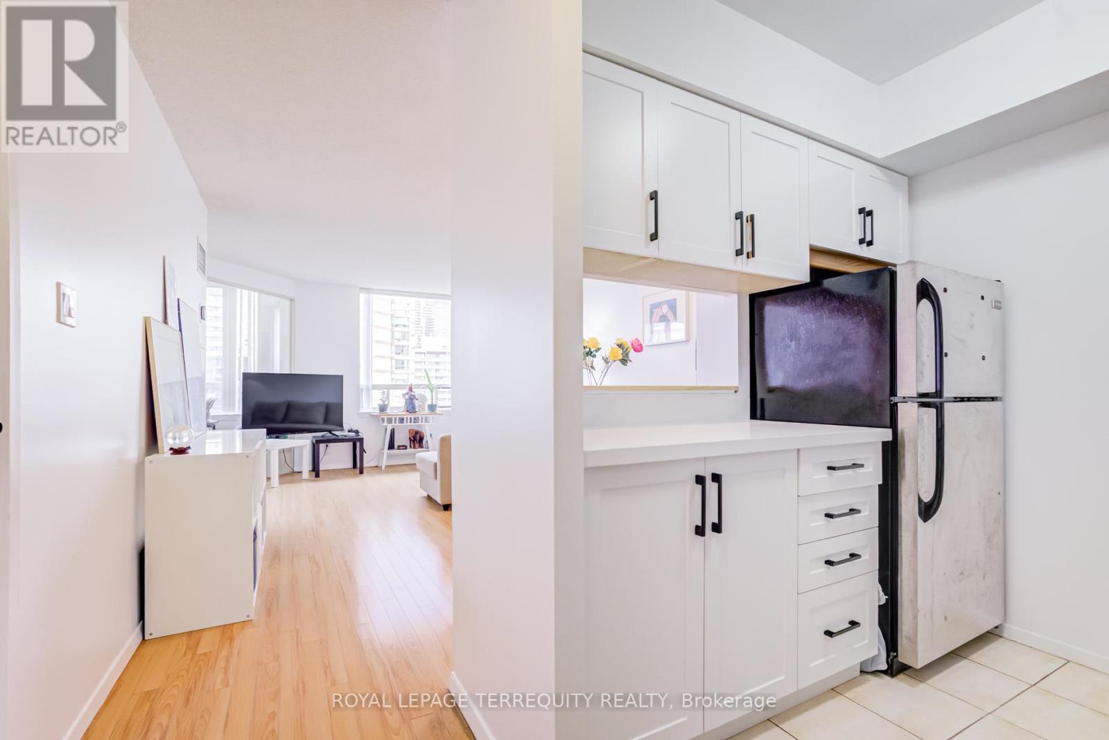 #2302 633 BAY STREET - 16