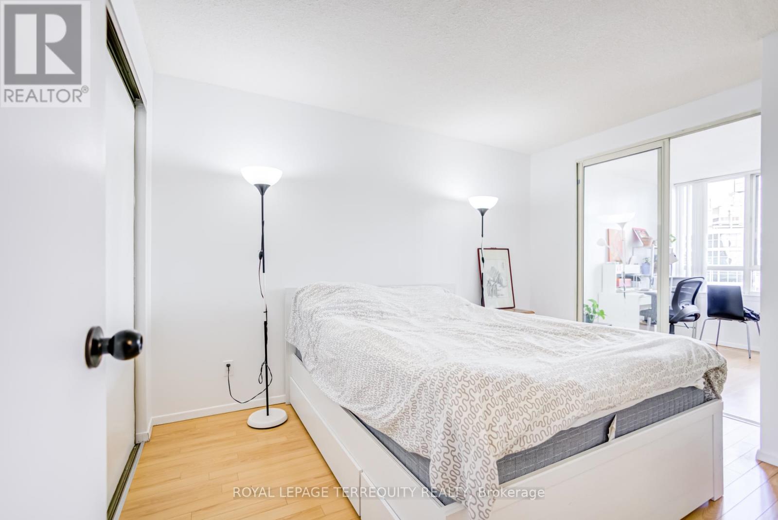 #2302 633 BAY STREET - 17