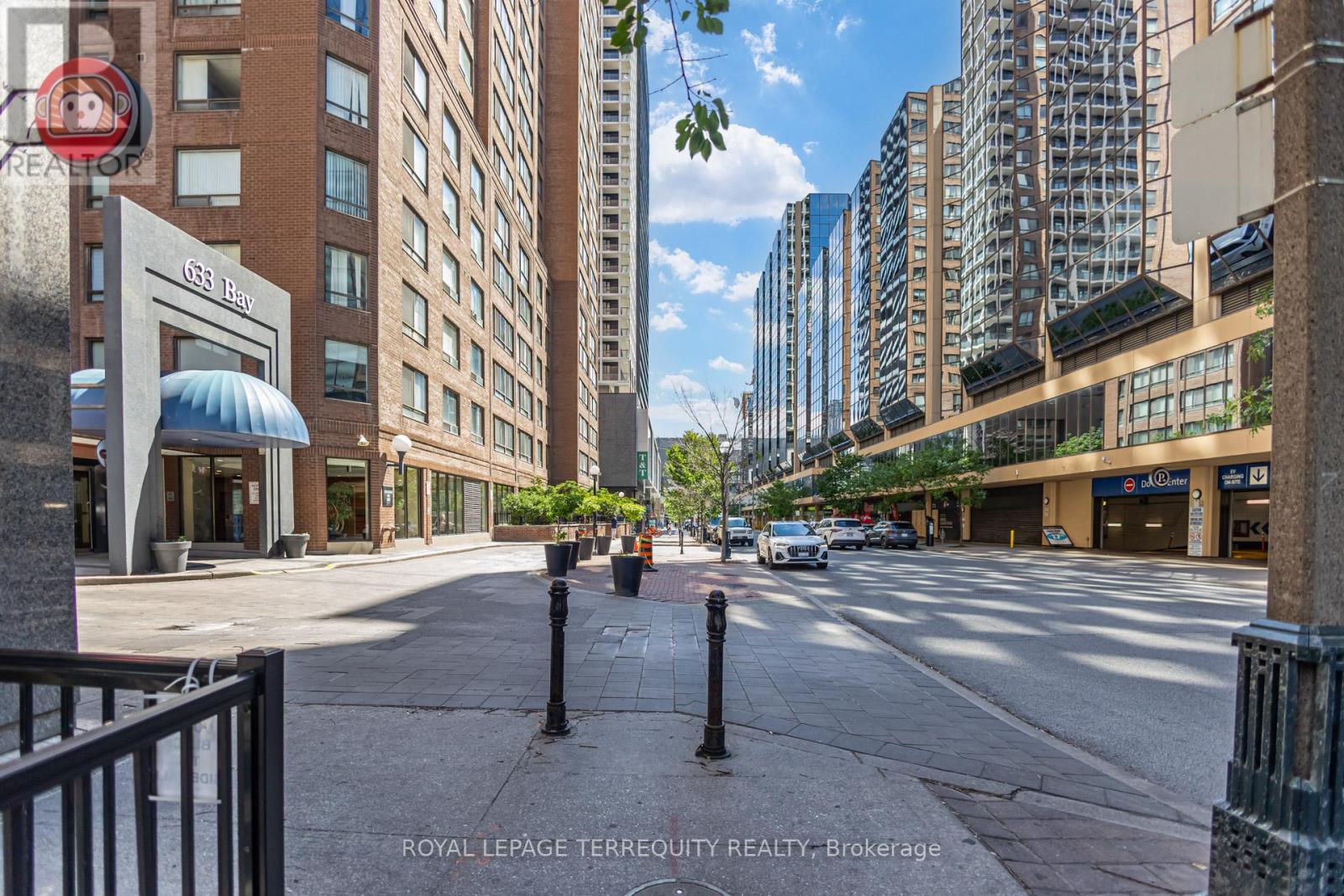 #2302 633 BAY STREET - 2