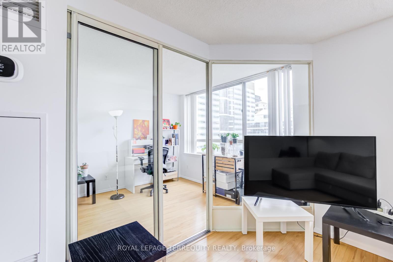 #2302 633 BAY STREET - 22