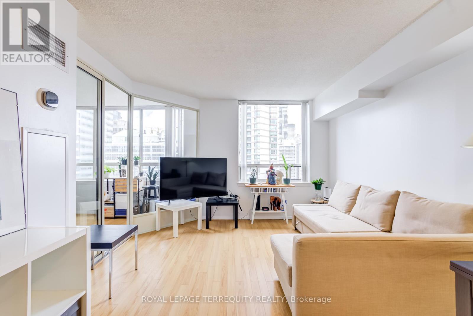 #2302 633 BAY STREET - 23