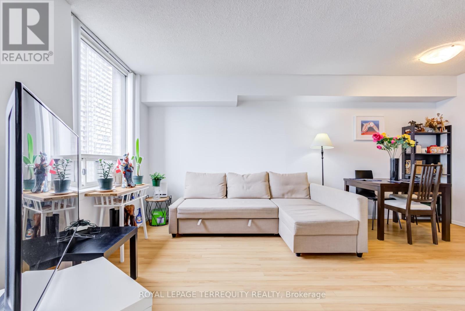 #2302 633 BAY STREET - 24