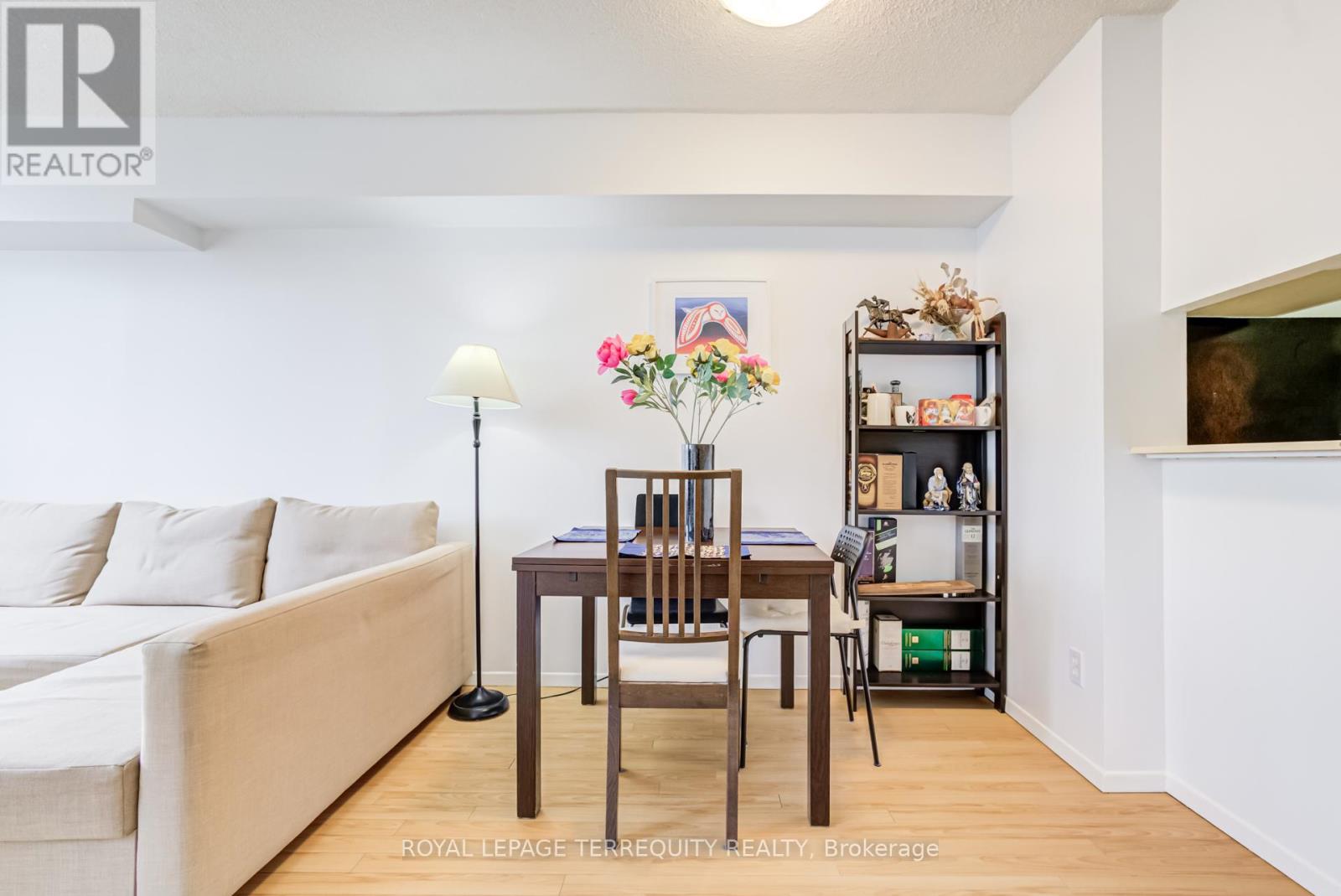 #2302 633 BAY STREET - 27