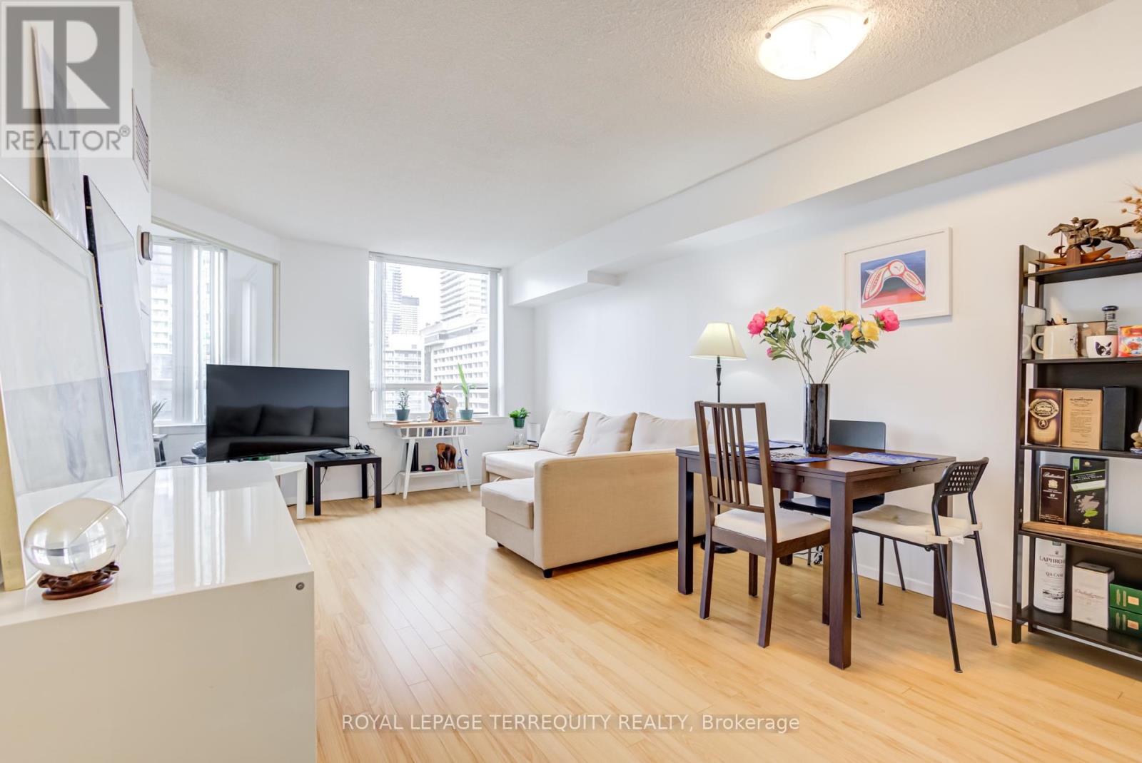 #2302 633 BAY STREET - 28