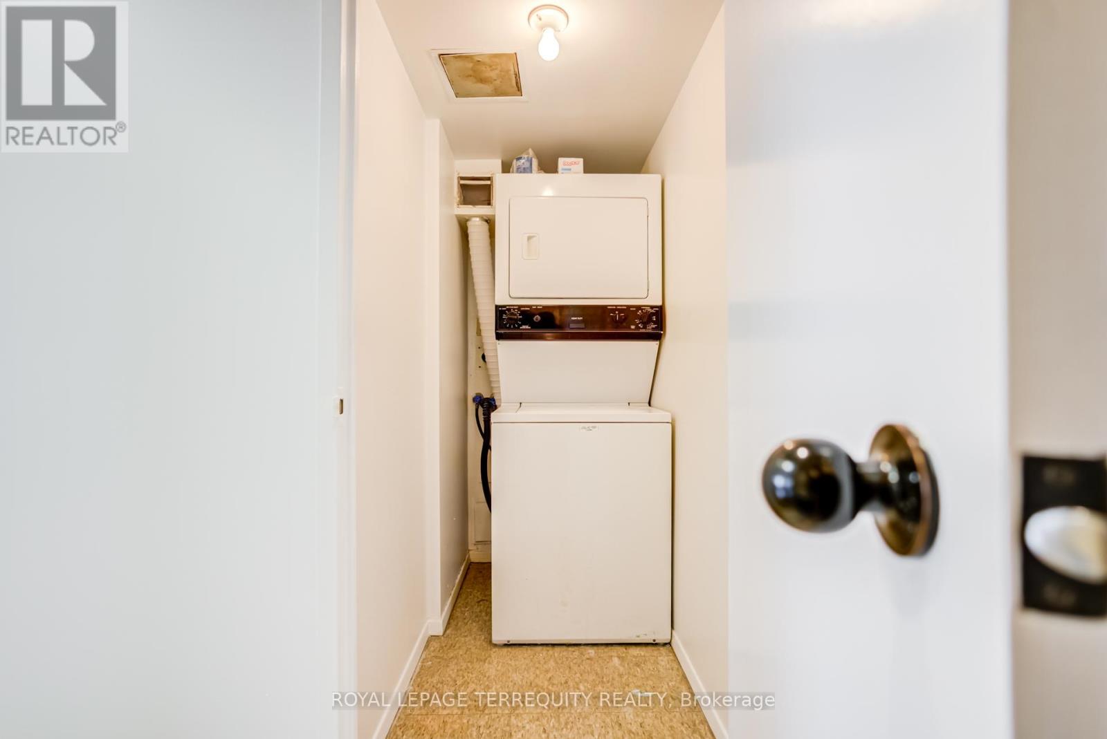 #2302 633 BAY STREET - 31