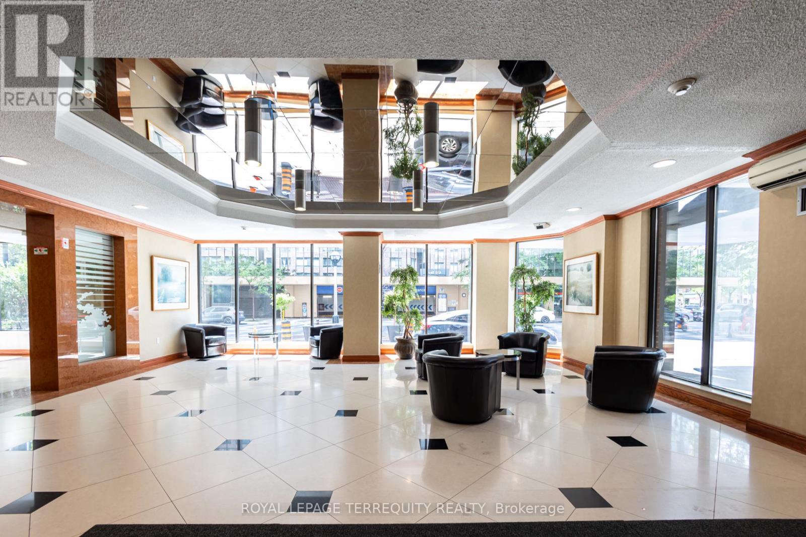 #2302 633 BAY STREET - 32