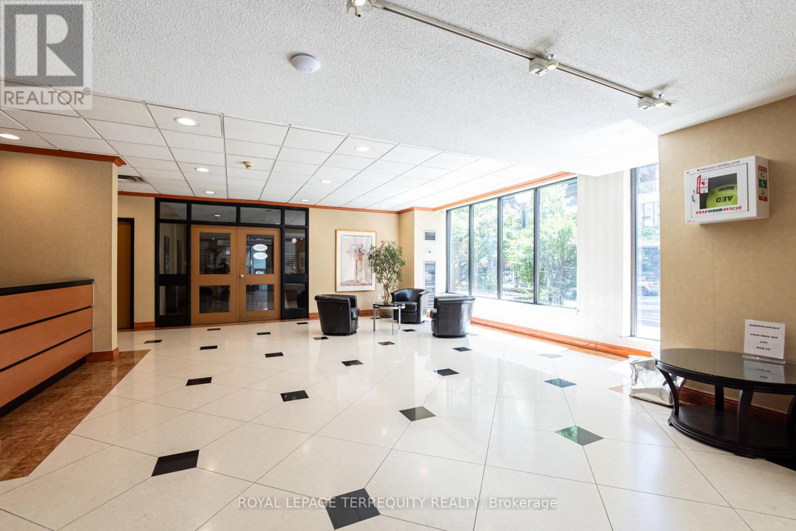 #2302 633 BAY STREET - 33