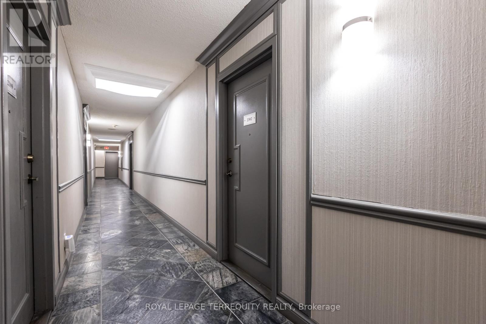 #2302 633 BAY STREET - 4