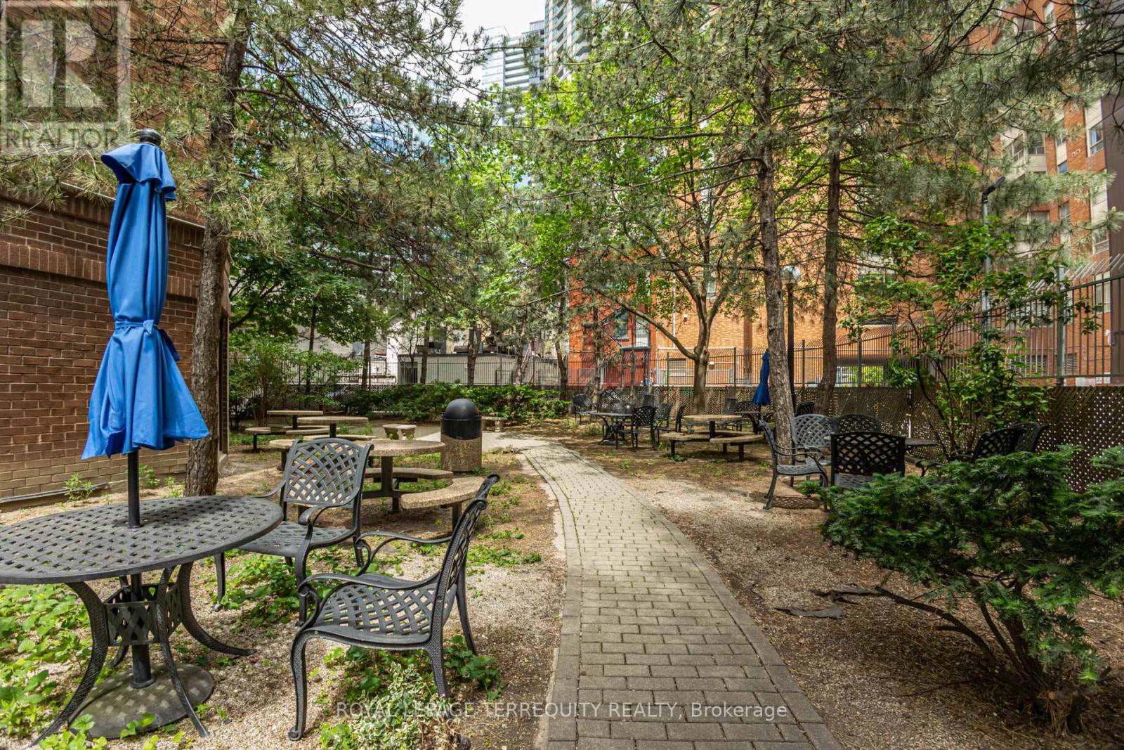 #2302 633 BAY STREET - 43