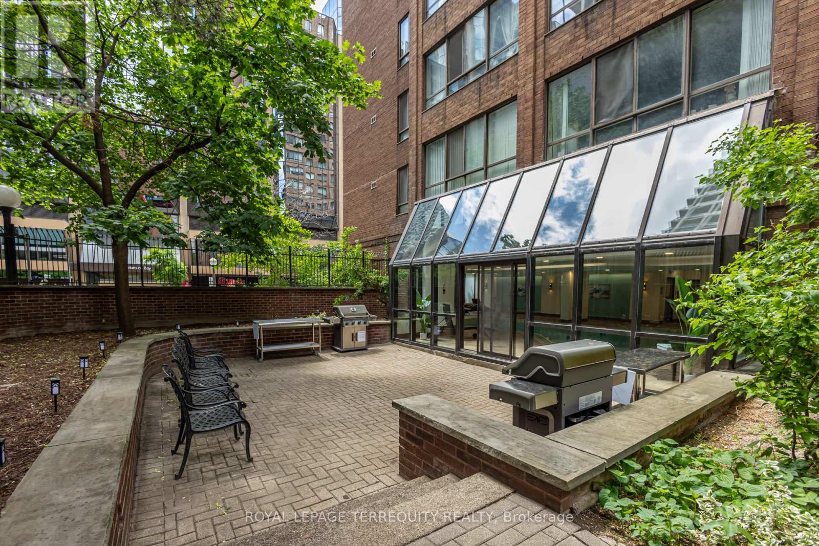 #2302 633 BAY STREET - 44